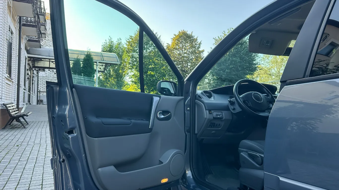 Auto-Door-Glass-Repair-Replacement